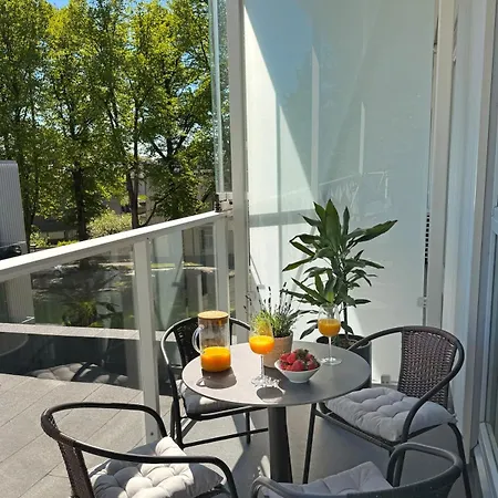 Seaside With Free Parking, Big Balcony Apartment *